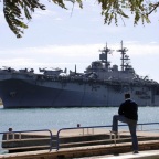 Американский десантный USS Kearsarge в Суэцком
