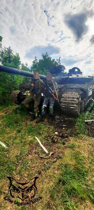 Подбитый украинский танк Т 64БМ. Словил ПТУРом под башню