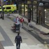 В центре столицы Швеции грузовик врезался в толпу, есть жертвы (Место наезда грузовика на толпу в Стокгольме. 7 апреля 2017) Место наезда грузови…