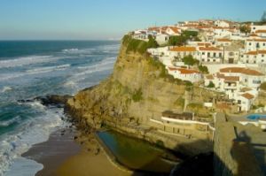 Украинцы в Португалии: дешевая рабочая сила, свидомый патриотизм и вера в святого Бандеру Украинцы в Португали…