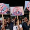 Контрреволюция в Европе: как Польша устроила успешный бунт против ЕС (Плакаты с портретами финансист Джорджа Сороса, президента Европейского совета Дональда Туска и перво…) Плакаты с портретами…