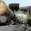 'Новой холодной войны' можно было избежать (Танк Т-80 на железно-дорожной платформе воинского эшелона, отправляющегося из Наро-Фоминска в район …) Танк Т-80 на железно…