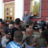 Протестующие из-за пожара в детском лагере установили палатки у здания горсовета Одессы (Ночной дозор: протестующие из-за пожара в детском лагере установили палатки у здания горсовета Одессы) Ночной дозор: протес…