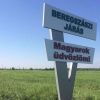 Отделяй и властвуй: Венгрия заявила о праве на автономию в Закарпатье (Указательная стела на венгерском языке в Закарпатье. Архивное фото) Указательная стела н…