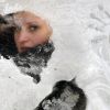 Украина сегодня: замерзающая наука (Молодые люди во время снегопада в Киеве) Молодые люди во врем…