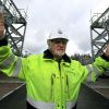 Европа побеждает русский газ — и готовится к судьбе Украины (Рабочий на территории компрессорной станции, где была запущена вторая ветка газопровода Северный пот…) Рабочий на территори…