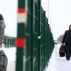 Почему всё больше украинцев получают разрешение на временное проживание в РФ (За 6 лет число украинцев, получивших разрешения на временное проживание в России, увеличилось почти втрое) За 6 лет число украи…
