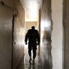 Золотой удар по Путину не удался (Офицер армии САР на КПП в районе гуманитарного коридора Вафидин в восточном пригороде Дамаска | © РИ…) Офицер армии САР на …