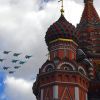 Военная техника России покоряет мир (Истребители Су-35, Су-27 и Су-34 пролетают над Красной площадью во время репетиции воздушной части П…) Истребители Су-35, С…