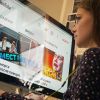 Отвечать за слова: как защитить общество от 'фабрик фейков' (Девушка смотрит YouTube-канал украинского пранкера Евгения Вольнова (Никита Кувиков)) Девушка смотрит YouT…