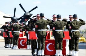 Турецкая армия несет…
