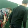'Высыпали мусор на голову'. Почему школьники безнаказанно травят учителей (Стоп-кадр видео конфликта с учителем в школе №2 в Сафоново) Стоп-кадр видео конф…