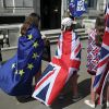 В Британии может появиться временное правительство (Акция противников Brexit в центре Лондона | © REUTERS / Hannah McKay) Акция противников Br…