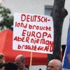 'Немцы! Кошмары множатся. Это особенно затрагивает блондинок' (На фото: протестующий держит табличку с надписью Германия нуждается в Европе, но никто не нуждается …) На фото: протестующи…