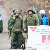 Война в Донбассе: Развод по-киевски. Исполняется 'на бис' (На фото: военнослужащие Народной милиции ДНР (в центре) покидают свои позиции у села Петровского (Фо…) На фото: военнослужа…
