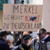 Немцы в шоке: Меркель разрешила мигрантам насиловать и убивать детей (На фото: протестующий несет табличку с надписью Меркель не принадлежит Германии (Фото: ZUMA/TASS)) На фото: протестующи…