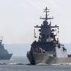 Gazeta Finansowa (Польша): Балтийское море в огне (Корвет Стойкий (справа) и ракетный катер Заречный во время выхода кораблей Балтийского флота в море …) Корвет Стойкий (спра…