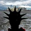 'Мы построили феодализм', или Плач по американской мечте (Девушка в шляпе Статуи Свободы на фоне Нью-Йорка | © РИА Новости / Вера Голосова) Девушка в шляпе Стат…