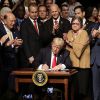 The Nation: почему Трамп окружил себя ненавидящими его 'ястребами'? (Президент Дональд Трамп подписывает исполнительный приказ об отношениях с Кубой, направленный на пре…) Президент Дональд Тр…