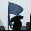 Европа переживет эпидемию. А вот сможет ли Евросоюз? (Мужчина проходит мимо штаб-квартиры ЕС в Брюсселе | © AP Photo / Virginia Mayo) Мужчина проходит мим…