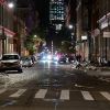 Ночи большого грабежа в Нью-Йорке (Улицы Сохо выглядят вот так. Все разбито и завалено упаковками от одежды. Те, кто заколачивал витрин…) Улицы Сохо выглядят …
