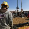 NHK (Япония): крах сланцевой отрасли США (Добыча сланцевой нефти в Колорадо, США | © AP Photo, Brennan Linsley) Добыча сланцевой неф…