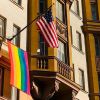 Война флагов и идей (Фото со страницы посольства США в соцсети) Фото со страницы пос…