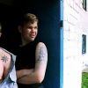 Государство — против АУЕ*, оппозиция — против государства (Заключенные возле двери барака в тюрьме в Казани | © AFP 2020 / Hector Mata) Заключенные возле дв…