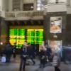 Что бы это значило? Флешмоб в самом логове! (Песенный флешмоб на Украине продолжается Киевляне спели Солнечный круг на вокзале YouTube) Песенный флешмоб на …