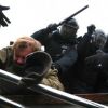 Политологи об акциях за Навального (На фото: житель города во время столкновения с сотрудниками полиции на Пушкинской площади в Москве, …) На фото: житель горо…