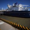OilPrice (США): российский ответ на сланцевую угрозу со стороны США (СПГ-танкер ледового класса Владимир Русанов с продукцией завода Ямал СПГ в порту Цзянсу Жудун в КНР …) СПГ-танкер ледового …