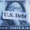 Госдолг США упёрся в потолок, экономика опускается на дно (Госдолг США уперся в потолок, экономика опускается на дно) Госдолг США уперся в…