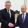 Фицо открыл против Украины западный фронт. Пока торговый (© POOL / Президент Владимир Путин провел переговоры с премьер-министром Словакии Робертом Фицо) © POOL / Президент В…
