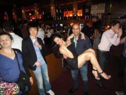 Скандальный образ сына ливийского министра иностранных дел Абдель Рахман Шалгам в кабаре Скандальный образ сы…