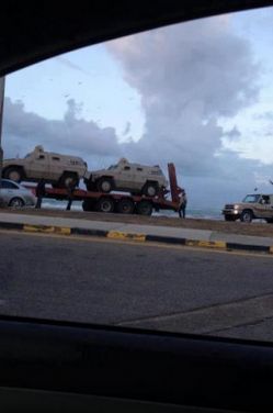 бронированные транспортные средства, которые сегодня прибыли в порт Триполи предназначались так называемой Ливийской армии. Для подавления протестов так марионеточные власти новой Ливии боятся народа бронированные трансп…