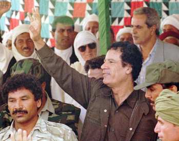 Каддафи машет рукой …