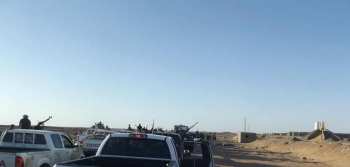 Колонна повстанцев движется на город Барак Chatae Колонна повстанцев д…