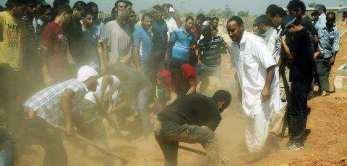 захоронение молодых ливийцев убитых при демонстрации в Бенгази захоронение молодых …