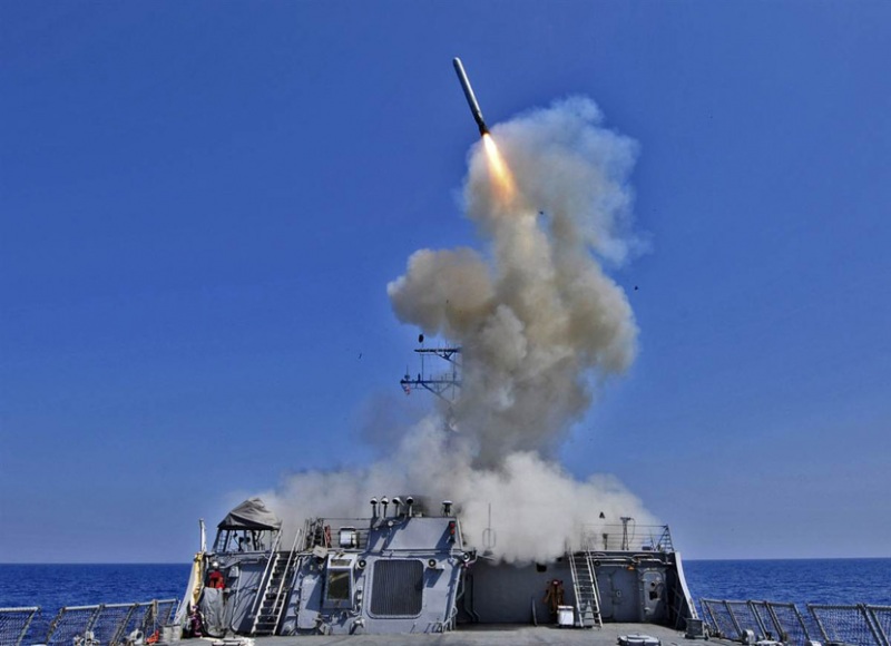 29 марта. Ракетный эсминец «USS  ...