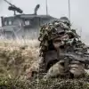 Обострение между Москвой и Ригой: украинский вопрос и риск прямого столкновения (Фото : CC BY 2.0 / NATO / Baltic Battalion / Военнослужащий войск НАТО во время учений в Латвии) Фото : CC BY 2.0 / N…