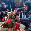 Санкт-Петербург, взрыв в метро: 11 человек погибли, в городе объявлен траур (Цветы и свечи в память о погибших во время взрыва у станции Сенная площадь в Петербурге) Цветы и свечи в памя…