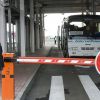 К 'агрессору' на заработки: как украинцы ездят в Россию (Офицер таможенной службы контролирует работу нового пункта пропуска Шебекино на российско-украинской…) Офицер таможенной сл…
