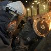 Санкции помогли российскому машиностроению (Рабочий во время обработки изделий на сталелитейном производстве | © РИА Новости, Александр Кондратюк) Рабочий во время обр…