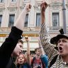 'Политическая педофилия': ничего грязного, только бизнес (Молодые люди на Тверской улице в Москве во время несанкционированной акции. 12 июня 2017) Молодые люди на Твер…