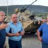 При взрыве на складе боеприпасов в Абхазии пострадали 19 россиян (Сотрудники МЧС в районе места взрыва в селе Приморское, Абхазия. 2 августа 2017) Сотрудники МЧС в рай…