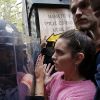В Каталонии уже около 40 человек пострадали при столкновениях на референдуме (Столкновения с испанскими полицейскими в Барселоне, Испания. 1 октября 2017) Столкновения с испан…