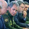 Итоги-2017 Минобороны: Кто заменит Шойгу после отставки (На фото: министр обороны РФ Сергей Шойгу (в центре) (Фото: Михаил Метцель/ТАСС)) На фото: министр обо…