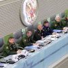 Тень Сердюкова: Хождение по военному округу (На фото: во время селекторного совещания министра обороны РФ Сергея Шойгу в Министерстве обороны РФ …) На фото: во время се…
