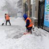 El País: музыка Памира для русской зимы (Дворники чистят снег на одной из улиц Челябинска | © РИА Новости, Александр Кондратюк) Дворники чистят снег…