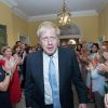 'Путин прав': британские СМИ назвали виновника своего поражения (Сотрудники резиденции на Даунинг-стрит в Лондоне приветствуют нового премьер-министра Великобритании…) Сотрудники резиденци…